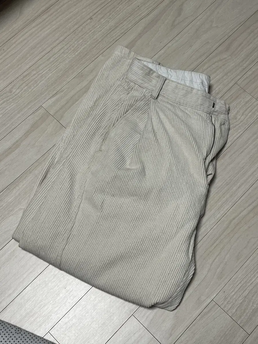 디써티원 Curved Corduroy Pants_Cream 3size